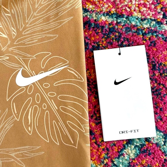 NWT Nike | Women’s Light Brown Tropical Leaf Pattern One Luxe Leggings, size M - Picture 12 of 15